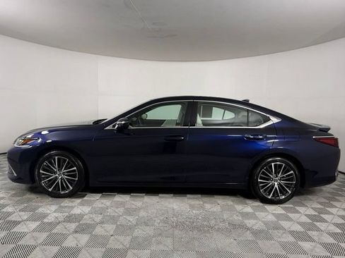 Used 2025 Lexus ES 300h w/ Premium Package FWD image 3