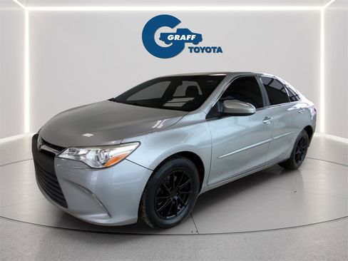 Used 2016 Toyota Camry XLE image 3