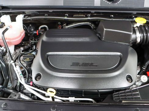 Used 2023 Chrysler Pacifica Touring-L image 31