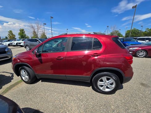 Used 2022 Chevrolet Trax LT w/ LT Convenience Package AWD/4WD image 2