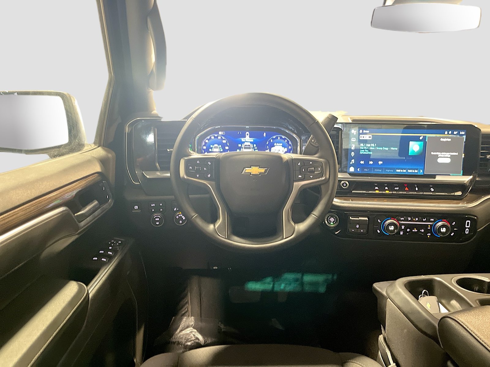 Used 2025 Chevrolet Silverado 1500 LT w/ Z71 Off-Road Package AWD/4WD image 20