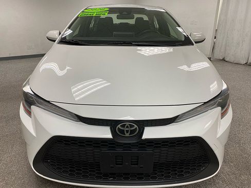 Used 2020 Toyota Corolla LE w/ Carpet Mat Package (TMS) image 2