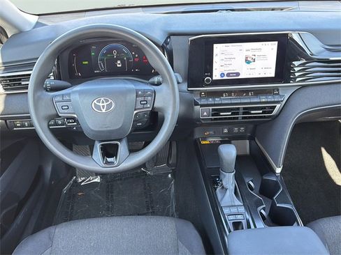 Used 2025 Toyota Camry LE image 19