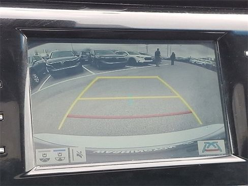 Used 2018 Toyota Camry SE w/ Moonroof Package image 13