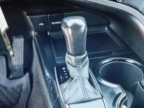 Certified 2020 Toyota Camry SE image 28