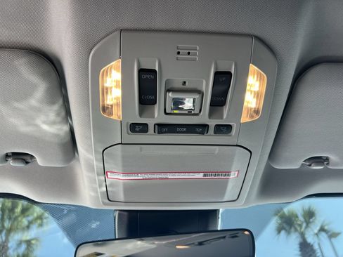Used 2023 Toyota Highlander Limited FWD image 29