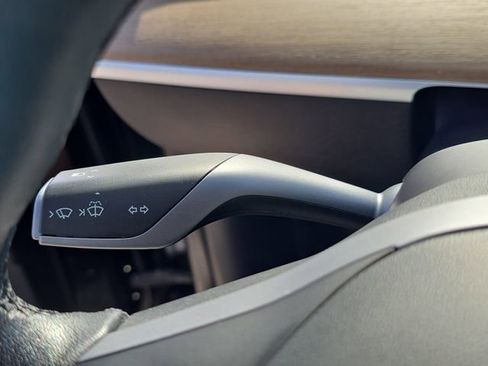 Used 2021 Tesla Model Y Long Range AWD/4WD image 29