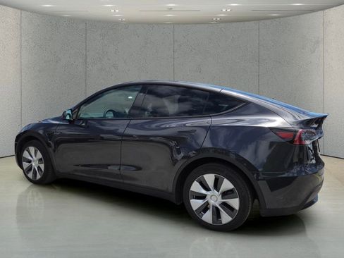Used 2024 Tesla Model Y 2WD image 6