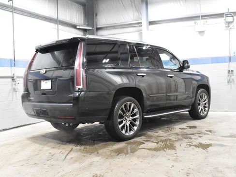 Used 2020 Cadillac Escalade Premium Luxury w/ Escalade Sport Edition AWD/4WD image 29