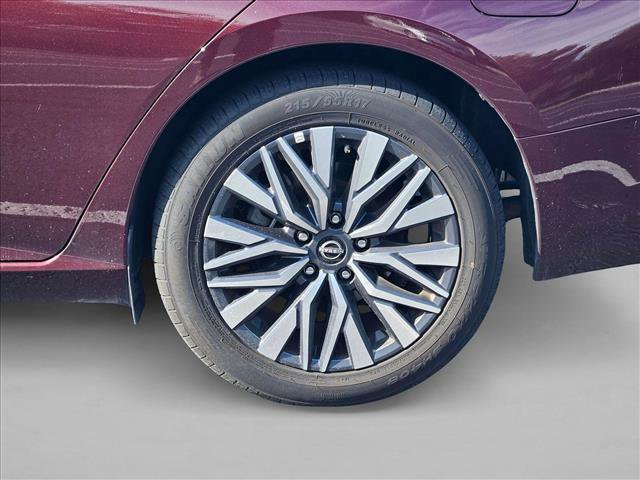 Used 2025 Nissan Altima 2.5 SV FWD image 5