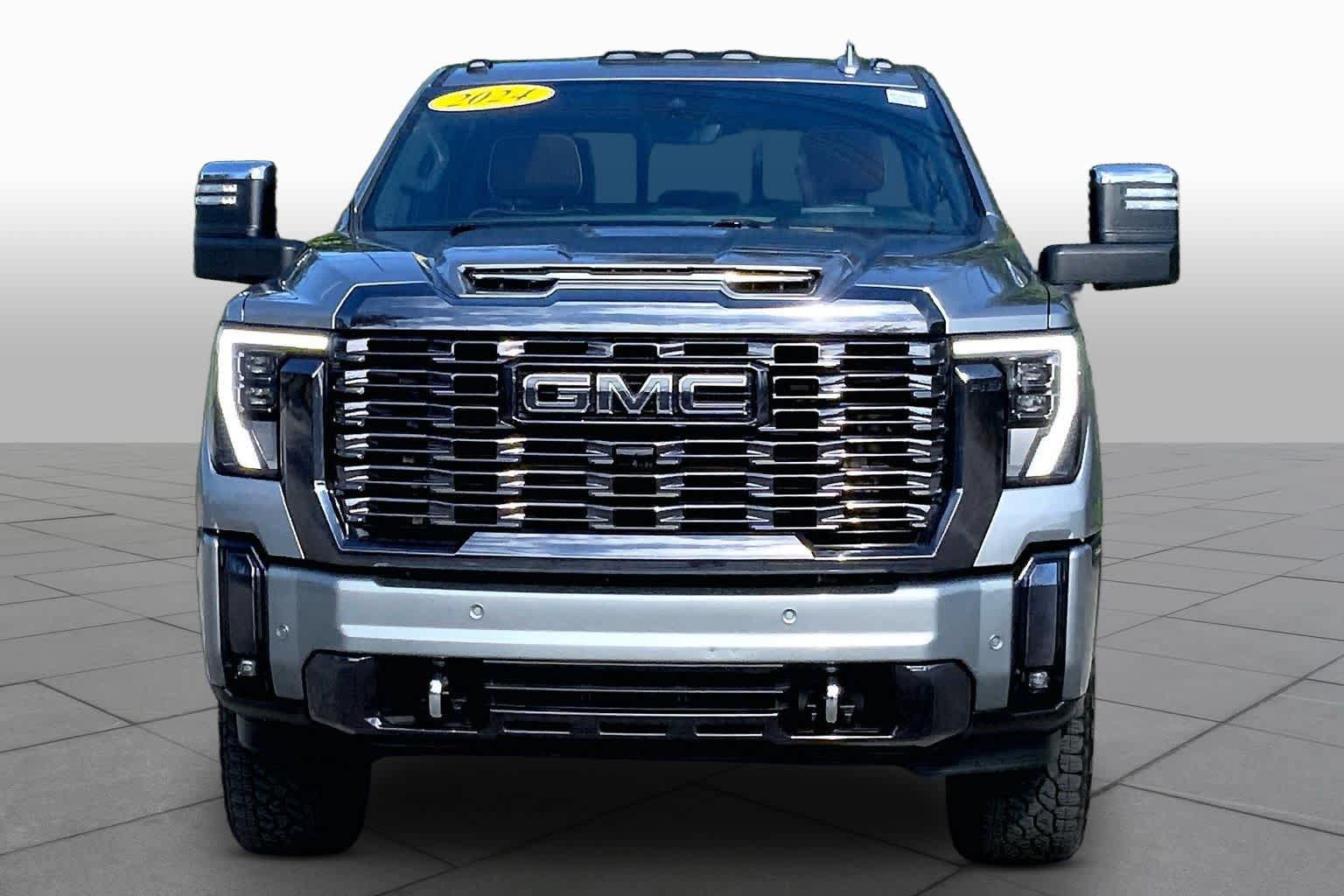 Used 2024 GMC Sierra 2500 Denali Ultimate w/ Max Trailering Package AWD/4WD image 4