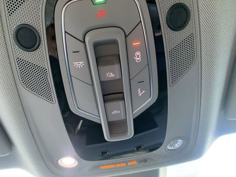 Used 2023 Audi Q5 e Premium w/ Convenience Package image 16