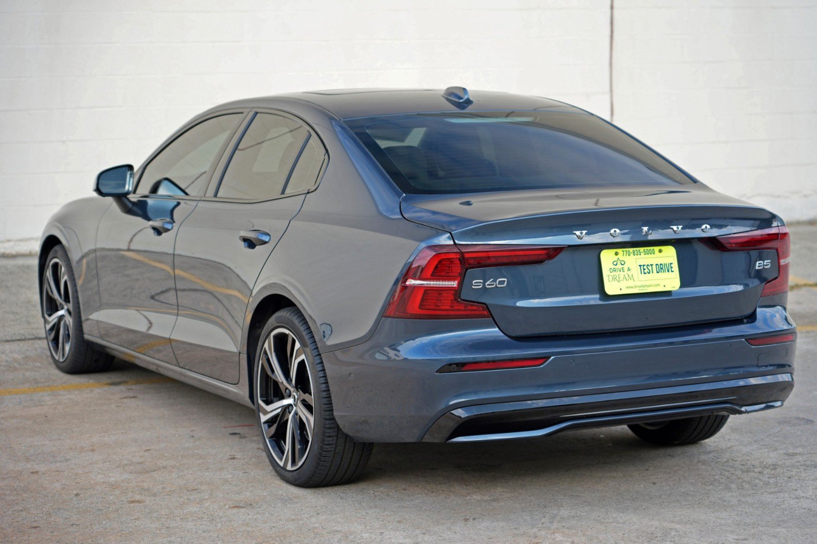 Used 2025 Volvo S60 B5 Plus w/ Climate Package FWD image 54