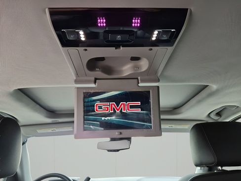 Used 2017 GMC Yukon XL SLT w/ Open Road Package image 25