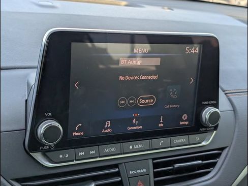 Used 2019 Nissan Altima 2.5 SR FWD image 14