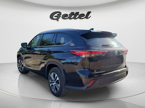 Used 2023 Toyota Highlander XLE FWD image 4