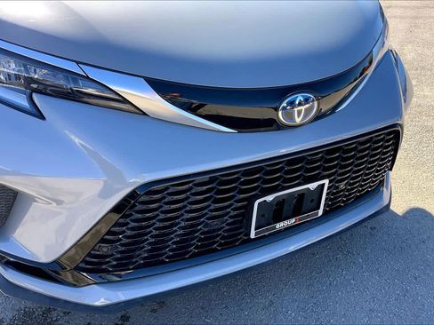 Used 2024 Toyota Sienna XSE image 29