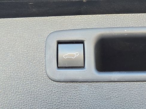 Used 2022 Toyota Highlander XLE image 15