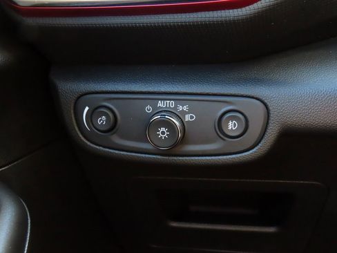 Used 2023 Chevrolet TrailBlazer RS w/ Convenience Package image 35