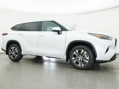 New 2026 Toyota Highlander XLE image 49