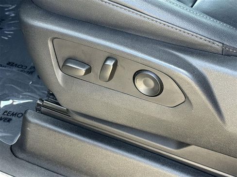 Used 2023 Chevrolet Suburban Z71 image 34