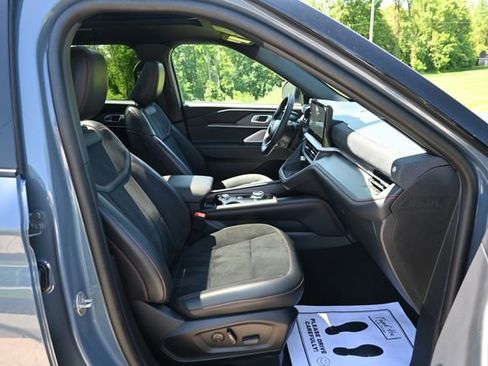 Used 2025 Ford Explorer ST AWD/4WD image 19