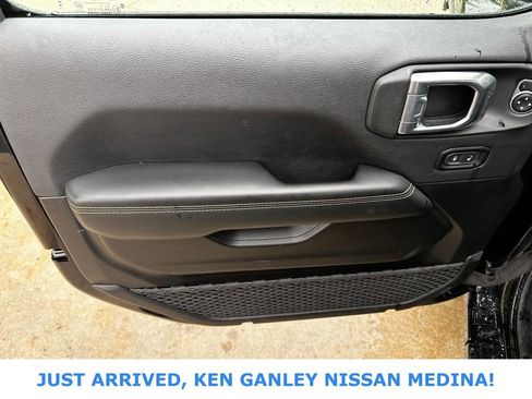 Used 2025 Jeep Wrangler Unlimited Sahara AWD/4WD image 14