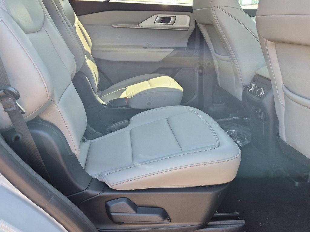 New 2026 Ford Explorer Active w/ Active Comfort Package RWD image 7