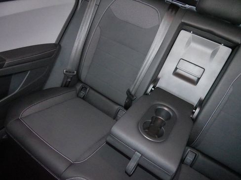 Used 2024 Volkswagen Taos SE image 12