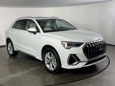 Used 2022 Audi Q3 2.0T Premium Plus image 3