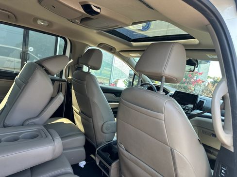 Used 2023 Honda Odyssey Touring image 14