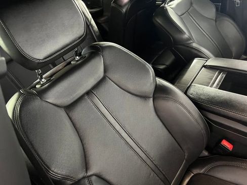 Used 2023 Jeep Wagoneer Series II w/ HD Trailer Tow Package image 28