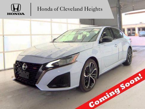 Used 2024 Nissan Altima 2.5 SR w/ SR Premium Package FWD image 1