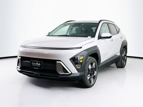 Used 2025 Hyundai Kona SEL image 3