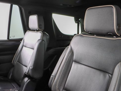 Used 2023 GMC Yukon SLT w/ SLT Luxury Package AWD/4WD image 28