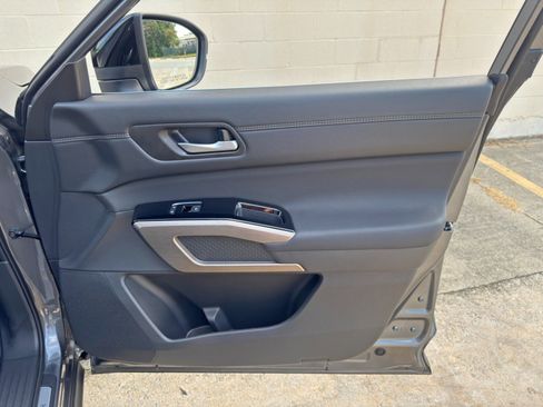 Used 2025 Nissan Pathfinder Platinum AWD/4WD image 47