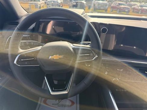 New 2026 Chevrolet Suburban Premier image 19