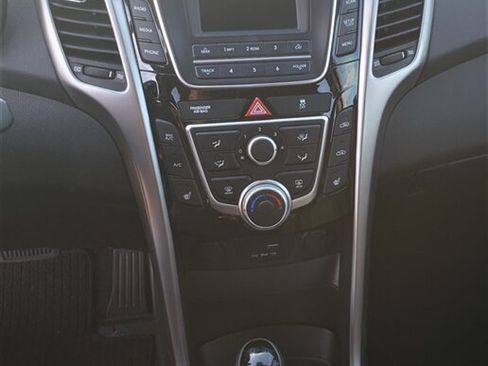 Used 2016 Hyundai Elantra GT FWD image 16