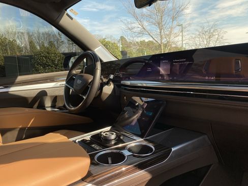 Used 2025 Cadillac Escalade ESV Premium Luxury w/ Touring Package image 6