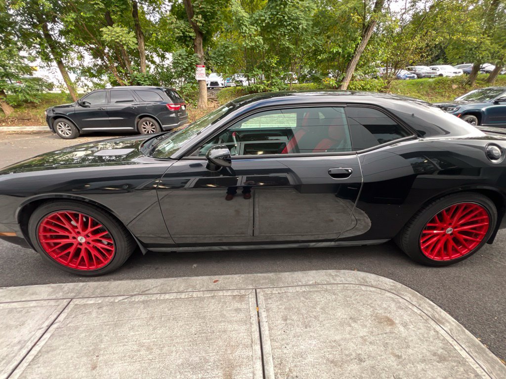 Used 2013 Dodge Challenger SXT RWD image 9