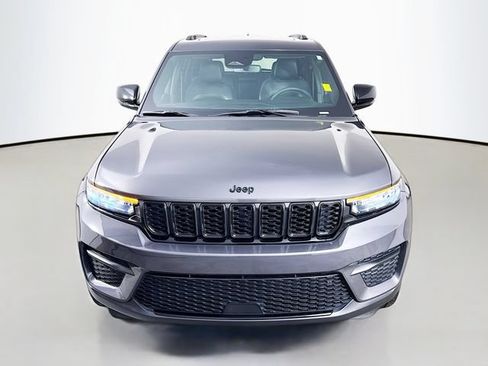 Used 2024 Jeep Grand Cherokee Altitude AWD/4WD image 2