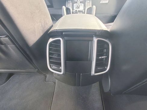 Used 2017 Porsche Cayenne Platinum Edition image 18