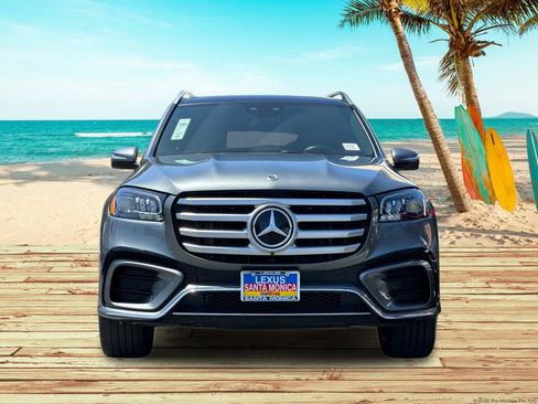Used 2025 Mercedes-Benz GLS 450 4MATIC image 9