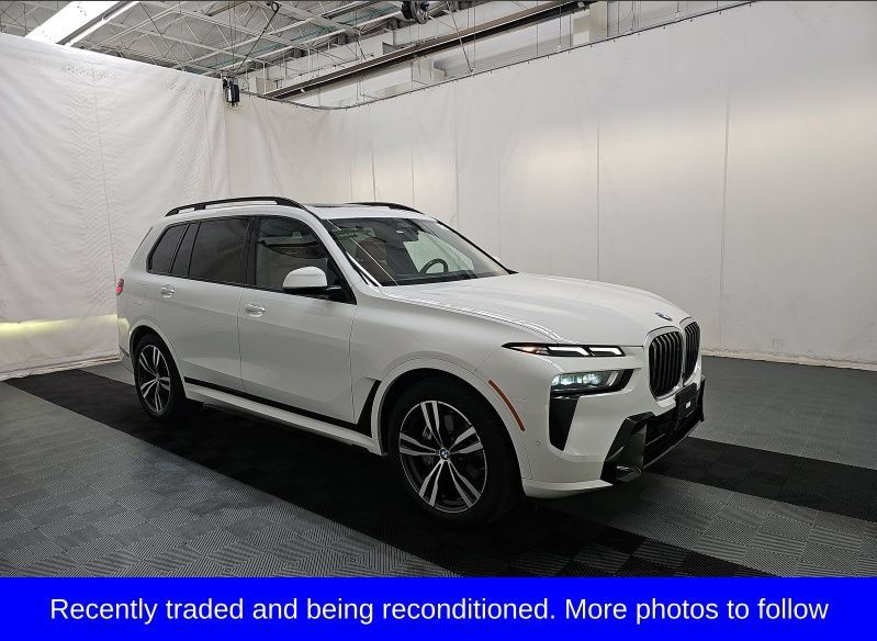 Used 2024 BMW X7 xDrive40i w/ M Sport Package AWD/4WD image 1