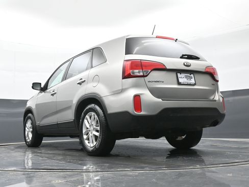 Used 2014 Kia Sorento LX image 39