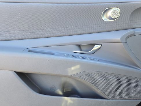 Certified 2022 Hyundai Elantra SEL image 16