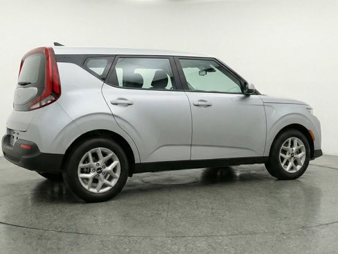 Used 2025 Kia Soul LX w/ LX Technology Package FWD image 9