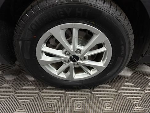 Used 2024 Kia Carnival LX FWD image 30