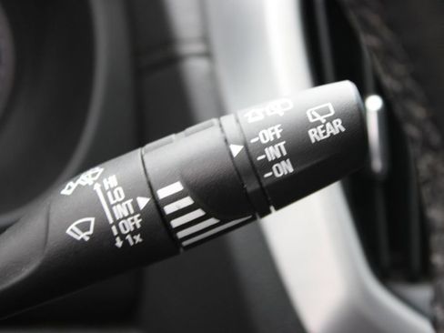 Used 2024 GMC Terrain SLT image 19