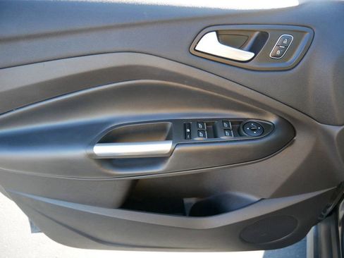 Used 2017 Ford C-MAX SE image 9